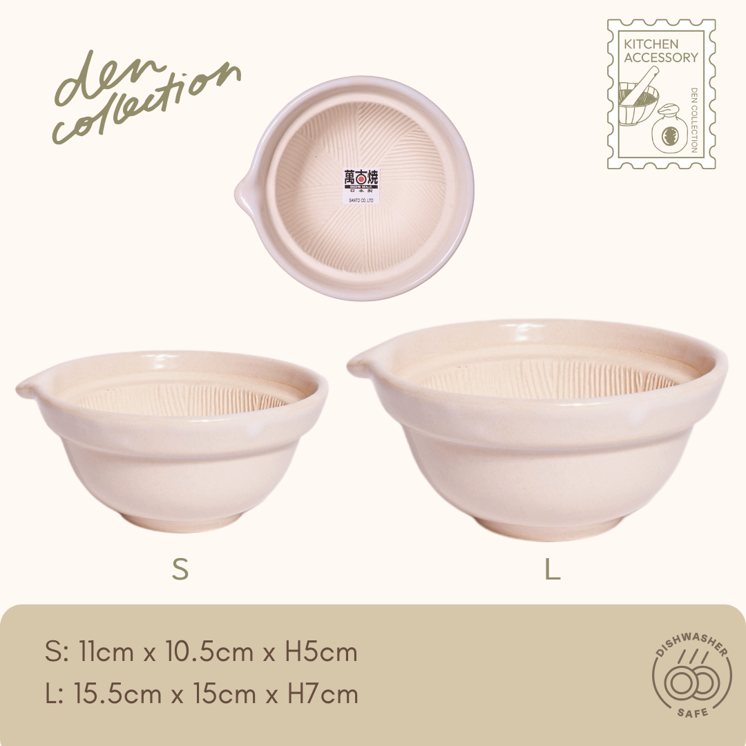 Banko Grinding Bowl White – Traditional Japanese grinding bowls in soft white glaze, shown in S (11cm) and L (15cm) sizes. Perfect for everyday grinding tasks. / 萬古焼 すり鉢 白 – 優しい白釉の日本製すり鉢。S(11cm)とL(15cm)の2サイズで、毎日の調理に活躍。
