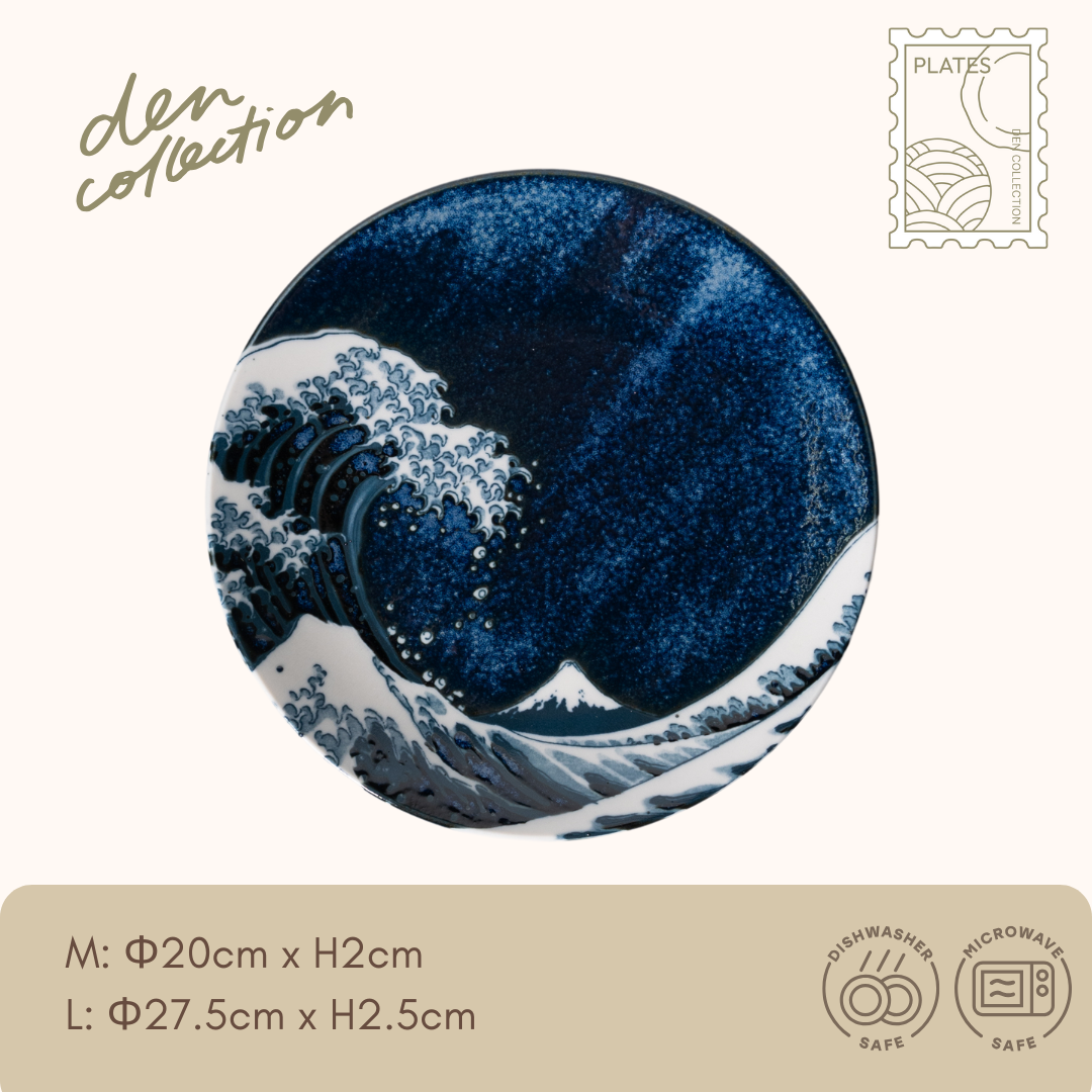 The Great Wave Plate in blue – inspired by Hokusai’s "The Great Wave off Kanagawa." Japanese ceramic plate with ocean wave design, 20cm or 27.5cm.
神奈川沖浪裏プレート(窯変紺)。北斎の名作「神奈川沖浪裏」に着想を得た、日本製の波文様プレート。20cm・27.5cmの2サイズ。