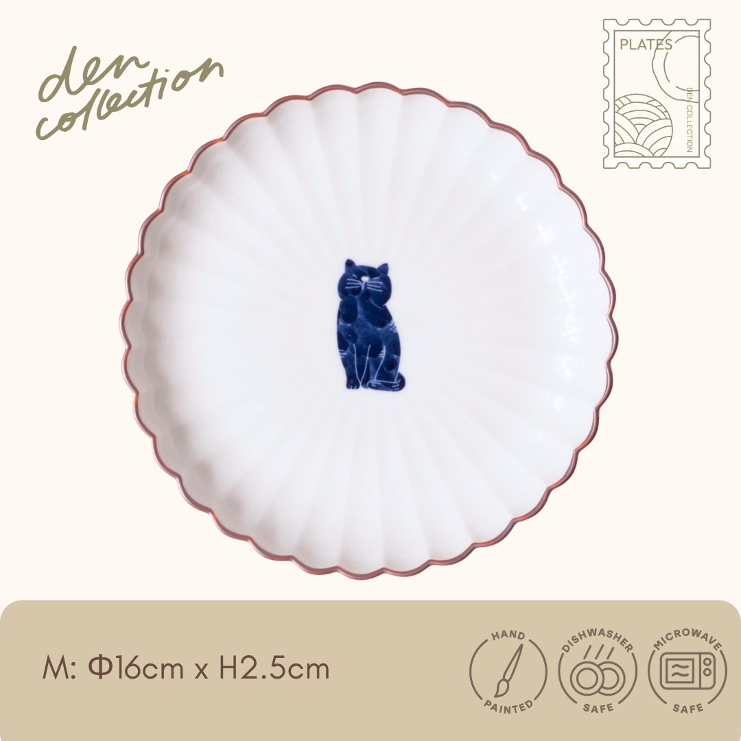 呉須猫 我慢 菊割皿 / Hasami Ware Gosu Cat Patience Chrysanthemum Plate – 我慢する猫を描いた波佐見焼の愛らしい小皿
