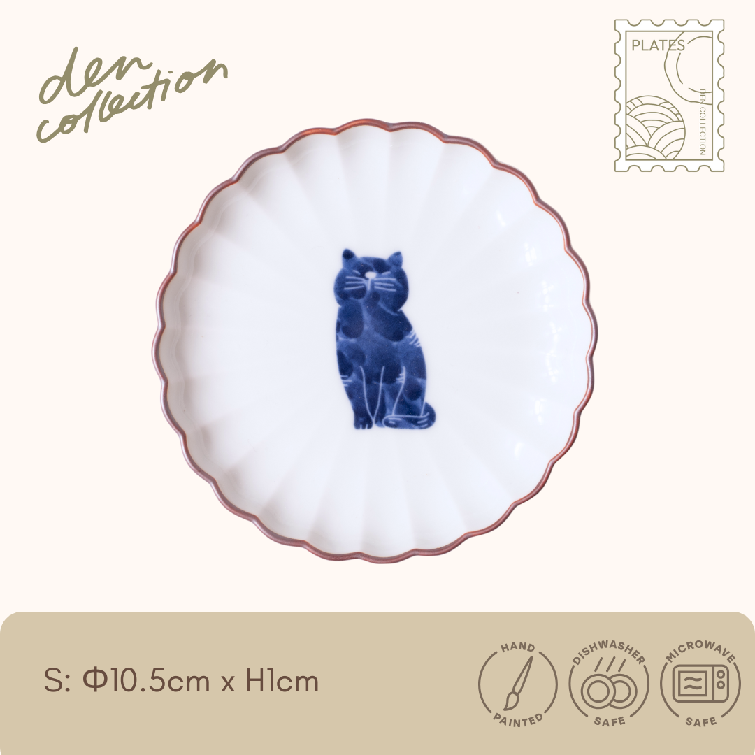 呉須猫 我慢 菊割皿 / Hasami Ware Gosu Cat Patience Chrysanthemum Plate – 我慢する猫を描いた波佐見焼の愛らしい小皿