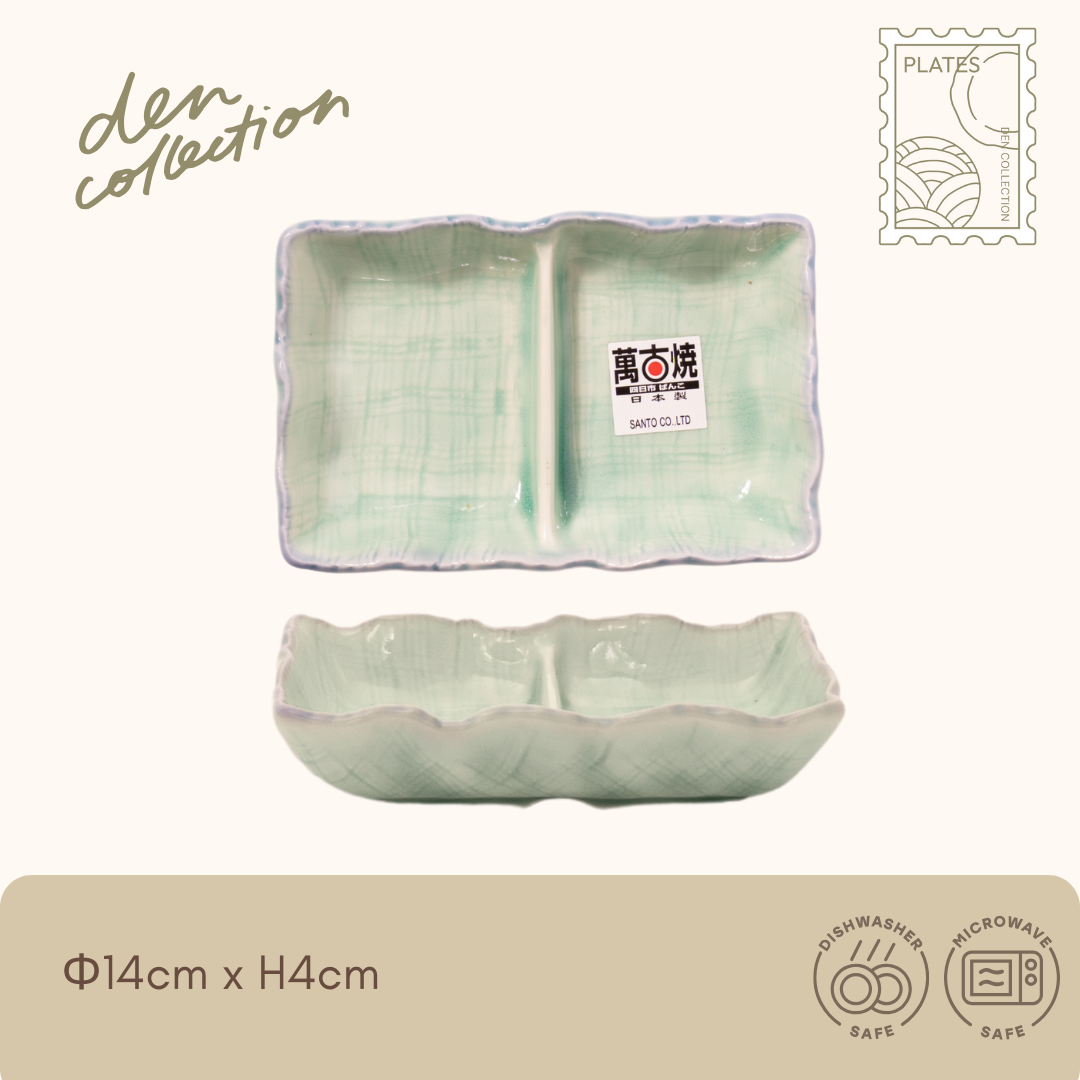 Wavy Rim Sectioned Plate in pale green – A light green dual-compartment dish with a rippled rim and glossy surface. / 青磁(ペールグリーン)のさざ波角薬味皿。淡いグリーンの優しい色合いと波形の縁が調和した仕切り皿。