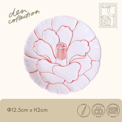 有田焼 つばき彫小皿 錦線 / Arita Ware Tsubaki Carved Small Plate Red Line – 椿の花びらをかたどり赤の錦線を施した華やかな小皿