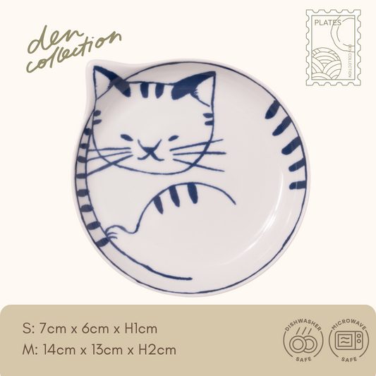 Hasami ware Cozy Neco Plate – “Tabby” design with cute tiger-striped pattern, representing a sleeping cat. A perfect combination of Japanese design and animal motif charm. / 波佐見焼「Cozy Neco Plate（トラ）」は、トラ柄の猫が丸くなって寝ている様子を描いた小皿。猫好きにもおすすめの、和の器と動物モチーフの融合。
