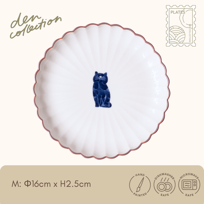 呉須猫 我慢 菊割皿 / Hasami Ware Gosu Cat Patience Chrysanthemum Plate – 我慢する猫を描いた波佐見焼の愛らしい小皿