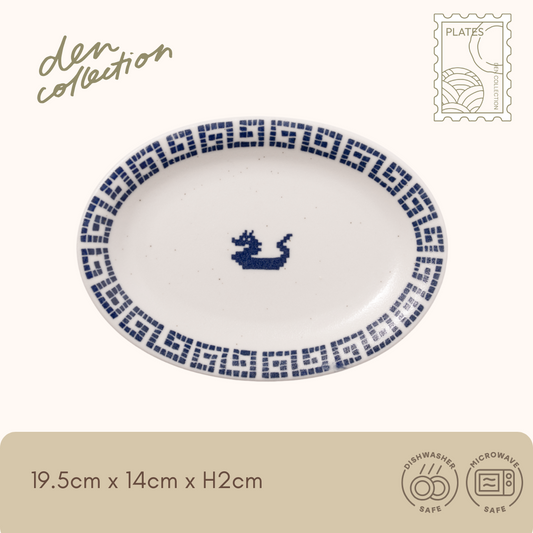 Pixel Dragon Oval Plate – Japanese oval ceramic plate with pixel-style dragon motif and geometric border design. Ideal for appetizers, sushi, or unique table settings.  
ピクセルドラゴン小判皿。ピクセル風の龍デザインと幾何学模様の縁取りが施された日本製楕円皿。前菜や寿司、個性的な食卓演出に最適です。