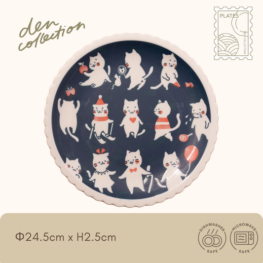 Shiro no Kyuujitsu Plate – Happy Days design with playful cats celebrating with balloons, hearts, and treats. Japanese ceramic plate full of joy and charm.  
シロの休日プレート（ハッピーデイズ）。風船やハート、お菓子を持ってはしゃぐ猫たちが描かれた、楽しく可愛い日本製陶器プレート。
